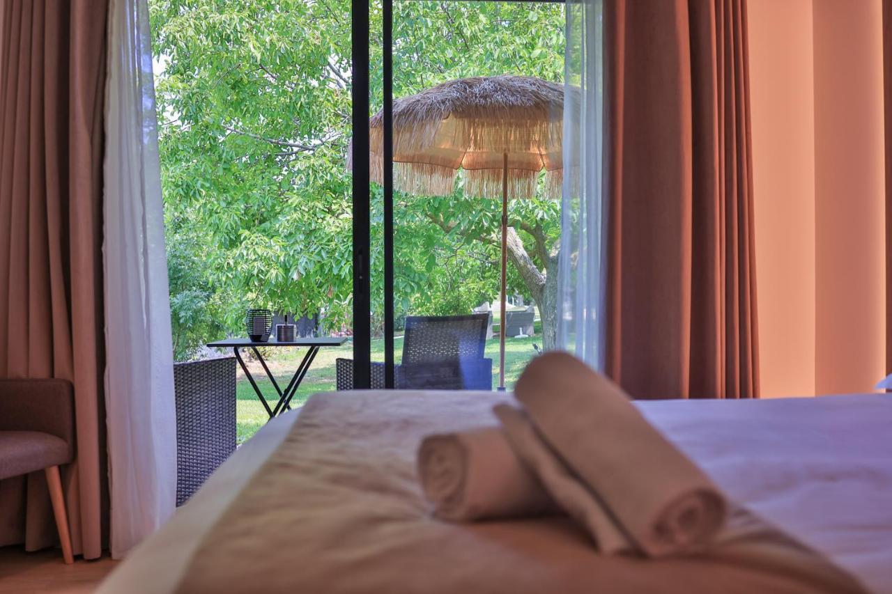 Logis Hotel & Spa Dejeunez Sous L'Arbre Rousset  Bagian luar foto