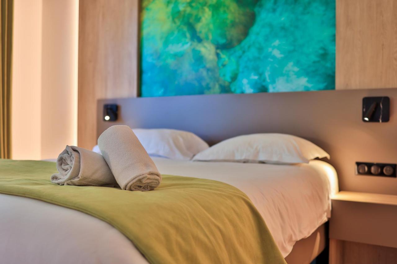 Logis Hotel & Spa Dejeunez Sous L'Arbre Rousset  Bagian luar foto